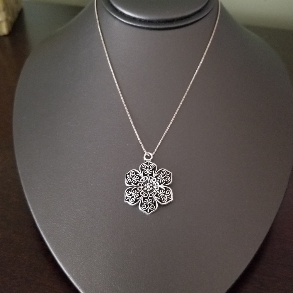 Flower Charms - Antique Silver Tone - 5 Charms - Picture 2 of 8